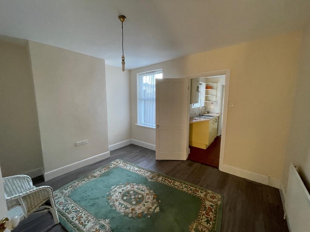 Lot: 45 - TWO-BEDROOM HOUSE CLOSE TO CITY CENTRE -